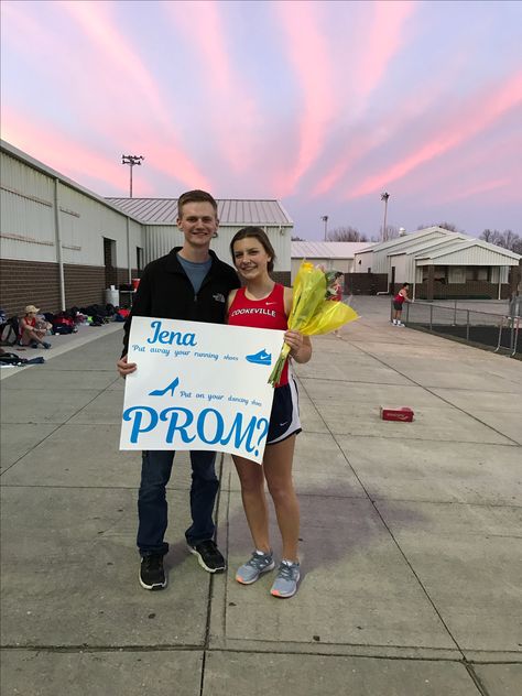 Track/runner promposal Runner Promposal, Track And Field Promposal, Track Themed Promposal, Track Promposal Ideas, Track Promposal, Prom Proposal Ideas For Guys, Promposal Ideas For Him, Lacrosse Promposal, Prom Proposal Ideas