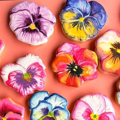 Pansy Cupcakes, Pansy Dessert, Buttercream Pansies, Pansy Cookies, Clay Pansy, Polymer Clay Pansy Tutorial, Taking A Bath, Color Explosion, Artsy Ideas