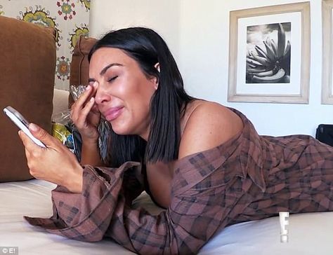 Tears: Kim Kardashian is seen sobbing as she expresses her fears while on vacation in Mexico in a scene from Sunday's new episode of Keeping Up With The Kardashians Kim Kardashian Meme, Kim Kardashian Cry, Kardashian Memes, Mom Challenge, New Year Pictures, Shane Dawson, Scene Image, Joke Of The Day, Girl Problems