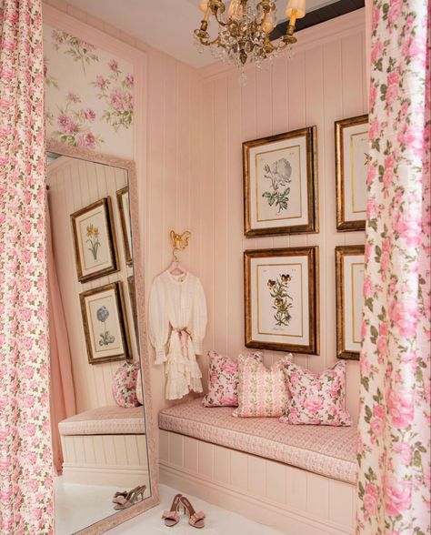 Feminine Room, Dream Bedroom Inspiration, Dream Apartment Decor, Boutique Decor, Floral Interior, Shabby Chic Bedroom, Cute Home Decor, Pink Room, Bedroom Green