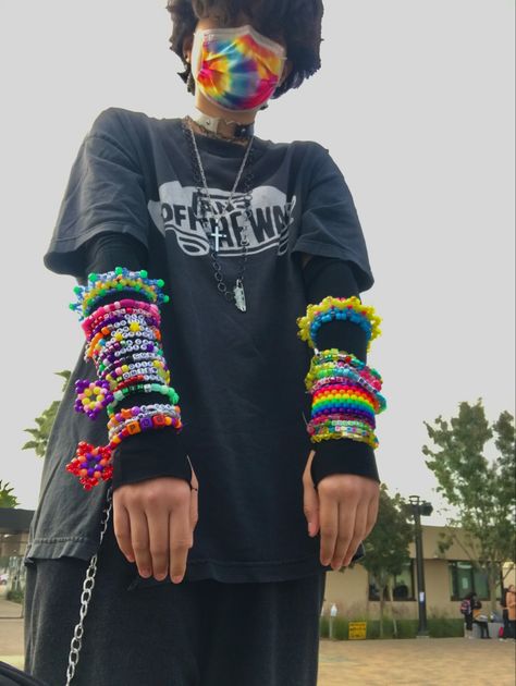 Scenecore Outfits Male, Scene Fashion Male, Kandi Kid Outfit, Scene Outfits Male, Scene Boy Outfit, Scene Kandi, Kandi Inspo, Diy Kandi Bracelets, Diy Kandi