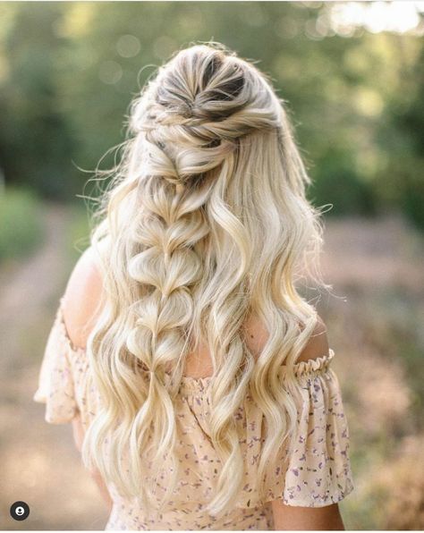 Bride Hairstyle Half Up Half Down Medium Length Wedding, Western Hair Styles, Bohemian Wedding Hairstyles, Western Hairstyles, Bohemian Bridal Hair, Western Hair, Long Bridal Hair, Bohemian Wedding Hair, Wedding Bohemian