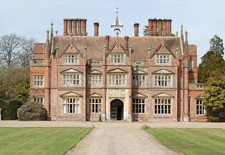 Elizabethan Architecture, English Country Manor, English Houses, English Architecture, English Manor Houses, Country Manor, English Castles, Lots Of Windows, English Manor