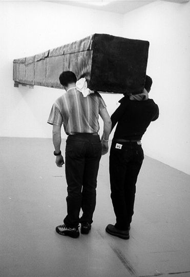 Santiago Sierra, 'Vedas Peter Kilchmann Gallery, Zurich.' April 2001. Santiago Sierra, Relational Art, Appropriation Art, Richard Serra, Internet Art, New Media Art, Spanish Artists, Installation Design, Conceptual Design