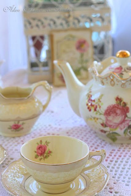 Shabby Chic Tea, Tea Cups And Saucers, Perfect Cup Of Tea, House Gardens, Cream Tea, English Tea, Tea Party Birthday, Teapots And Cups, Rose Tea