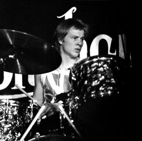 Paul Cook at Longhorn Ballroom in Dallas, Texas (10 Jan 1978) Paul Cook, Music Den, 70s Punk, Johnny Rotten, Classic Punk, I Love Ugly, Sid Vicious, Punk Bands, A Guy Who