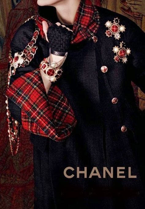 Tartan Fashion, Inspiration Dress, Tartan Christmas, Tartan Kilt, Chanel Couture, Scottish Plaid, Chanel Jewelry, Chanel Fashion, Plaid Fashion