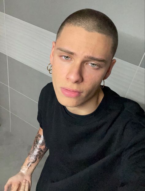 Buzz Cut Boys, Buzz Cut For Men, Buzz Cut Hairstyles, Russian Men, Corte De Cabelo Masculino, Shaved Head, The Perfect Guy, Buzz Cut, Shaved Hair