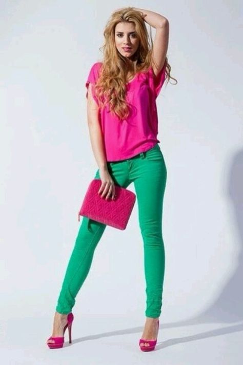 R Mode Ab 50, Hot Pink Shirt, Mode Casual, Outfits Verano, Green Pants, Colourful Outfits, Work Attire, Mode Inspiration, Work Fashion