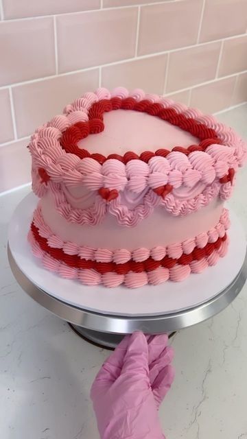 Food To Share, 18th Cake, Artistic Ideas, Heart Cakes, 16 Cake, Pink Birthday Cakes, Heart Shaped Cakes, Valentines Day Cakes, Beautiful Cupcakes