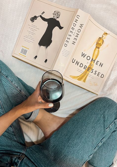 Wine And Books Photography, Wine Books Aesthetic, Wine And Book Aesthetic, Aesthetic Wine Pictures, Flash Poses, Wine And Books, Book And Wine, Aesthetic Wine, Jeans Aesthetic