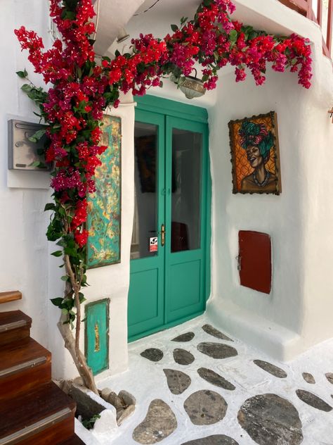 Greece Inspired Room Decor, Mexican House Design, Modern Mexican Home Decor, Modern Mexican Home, Modern Hacienda, Mexican House, Hacienda Style Homes, Living Room Wall Decoration, Mexican Home Decor