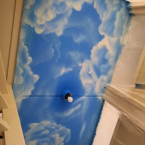 Schildering op plafond lucht met wolken. Room Color Ideas Bedroom, Tropical Bedroom, Sky With Clouds, Tropical Bedrooms, Ceiling Murals, Jungle Room, Indian Home Design, Ganesha Art, Clouds Design