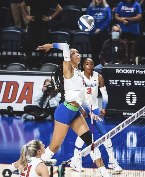 Volleyball Aesthetic Black Women, Volleyball Black Women, Black Volleyball Players, College Volleyball Aesthetic, Volleyball Hitter, College Volleyball, Volleyball Photography, Volleyball Bag, Volleyball Photos