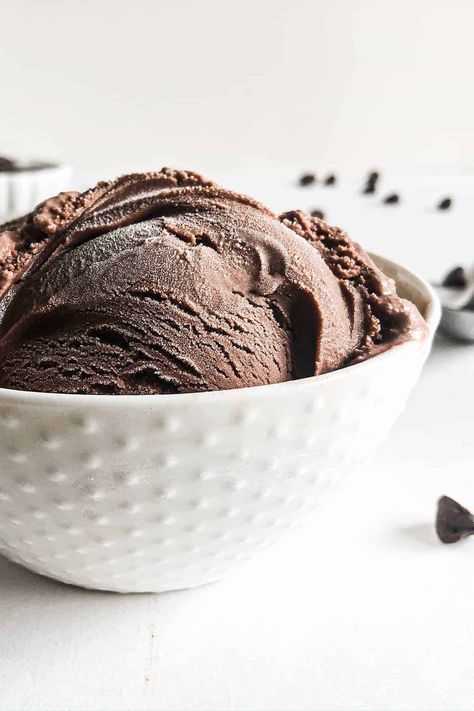 Homemade Chocolate Ice Cream Recipe (Eggless) Eggless Ice Cream, Recipe Ice Cream, Homemade Chocolate Ice Cream, Homemade Strawberry Ice Cream, Food Pastries, Custard Ice Cream, Chocolate Ice Cream Recipe, Food Reference, Ice Cream Bars