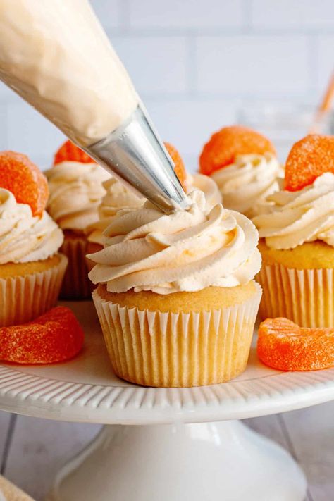 Southern Plate created these Orange Dreamsicle Cupcakes as a sweet trip down memory lane! These light and fluffy cupcakes are bursting with bright orange flavor and topped with smooth, creamy vanilla frosting - a classic creamsicle in cupcake form! Orange Dreamsicle Cupcakes, Orange Cream Cupcakes, Orange Vanilla Cupcakes, Orange Creamsicle Cupcakes, Orange And Yellow Cupcakes, Orange Color Cupcakes, Creamsicle Cake, Fluffy Cupcakes, Lime Cupcakes