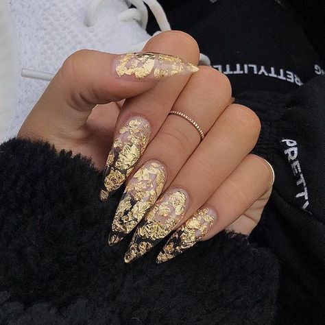 Nails With Gold Flakes, Emma Hallberg, Nails With Gold, Gold Acrylic Nails, Clear Acrylic Nails, Finger Art, Nail Board, Nail Acrylic, Gold Nail Art