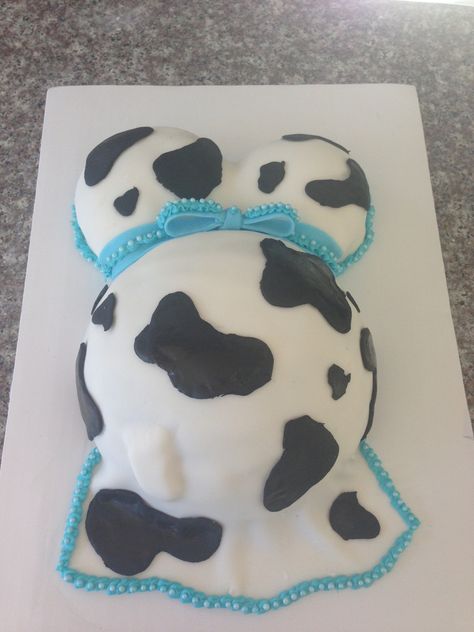 Baby shower cow print cake Pink Cow Print Baby Shower Ideas, Cow Print Baby Shower Cake, Cow Print Baby Shower Ideas Girl, Cow Print Baby Shower Ideas Boy, Cow Baby Shower Cake, Cow Print Baby Shower Ideas, Cow Print Cake, Cow Baby Shower Theme, Cow Baby Shower