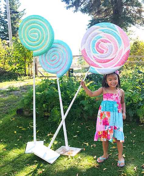 How to Make a Giant Ice Cream Prop Candy Props, Candy Decorations Diy, Giant Ice Cream, Clown Costumes, Giant Lollipops, Ice Cream Party Decorations, Candy Theme Birthday Party, Candy Themed Party, Lollipop Party