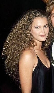 I can recall her hair like this in that tv show Felicity! I loved watching that n High School Kerry Russell Hair Curly, Keri Russell Hair Curly, Felicity Show, Keri Russell Hair, Felicity Hair, Kerry Russell, Long Natural Curly Hair, Keri Russell, Wait What