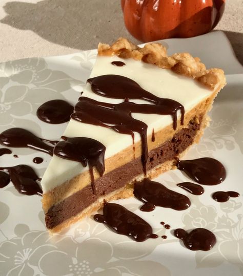 Chocolate Pumpkin Pie, Pie Chocolate, Pumpkin Pie Recipe, Chocolate Pumpkin, Chocolate Pie, Holiday Dinners, Thanksgiving Food, Pie Pan, Pumpkin Pie Recipes