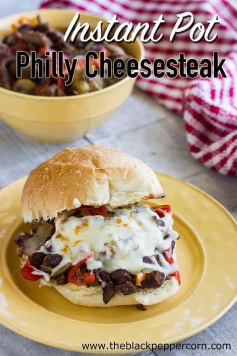 Instant Pot Philly Cheese Steak, Philly Cheese Steak Sandwich Recipe, Chicken Instapot, Cheesesteak Sandwiches, Steak Sandwich Recipes, Round Steak Recipes, Philly Cheese Steak Recipe, Cheesesteak Recipe, Cheese Steak Sandwich