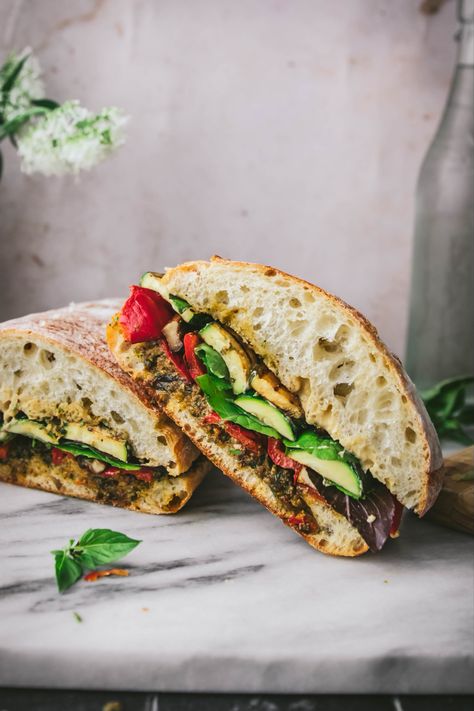 A side view of a grilled veggie sub on ciabatta, sliced in half Grilled Vegetable Sandwich, Pesto Sauce Recipe, Hummus Sandwich, Vegan Sandwich Recipes, Healthy Grilled, Ciabatta Bread, Vegetarian Sandwich, Healthy Grilling, Healthy Sandwiches