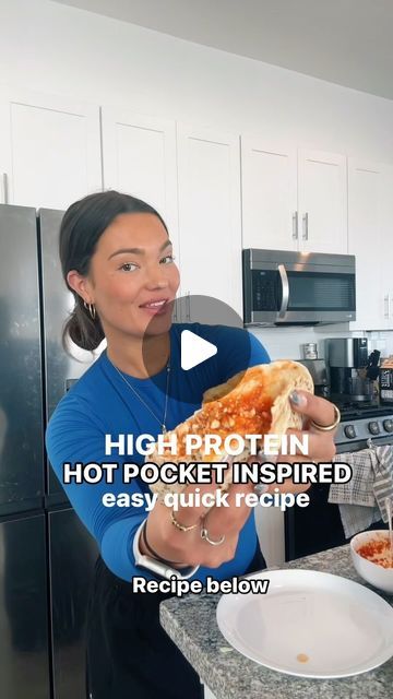 Chloe Trca on Instagram: "hot pocket chloes way   1 pita bread 1/4 cup cottage chese 1/2 cup shredded mozzarella  1/4 cup grund turkey  1/2 cup marinara sauce  #highproteinmeals highproteinmeals #highproteinrecipes #healthypizza" Turkey Pita, Pita Meal Prep, Ways To Use Pita Bread, Pita Bread Ideas, Pita Pocket Recipes, Pita Recipes, Pita Pockets, Hot Pockets, Healthy Pizza