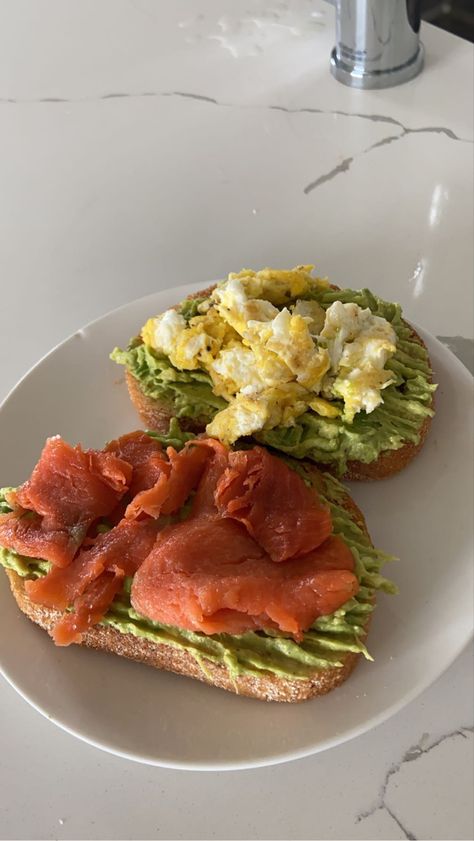 smashed avo+smoked salmon+scrambled eggs Eggs Salmon Avocado, Scrambled Eggs Smoked Salmon, Smoked Salmon Eggs Benedict, Salmon Scrambled Eggs, Smoked Salmon Toast, Smoked Salmon Scrambled Eggs, Salmon Toast, Salmon Appetizer, Salmon Eggs