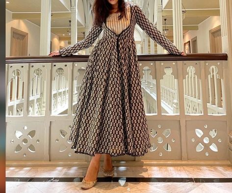 Ajrakh Anarkali, Repurposed Saree, Wedding Kurti, Cotton Dress Pattern, Silk Kurti Designs, Simple Kurta Designs, Designer Kurti Patterns, Simple Kurti Designs, Long Kurti Designs