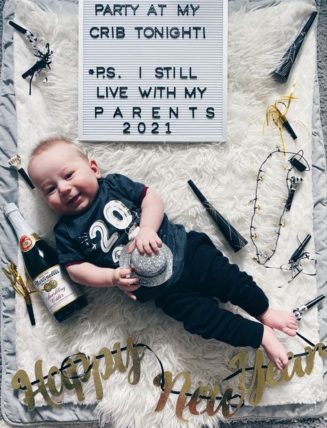 Seven Month Photo Shoot, Monthly Baby Photos January, New Years Baby Milestone Picture, New Years Milestone Baby Picture, New Year Baby Pictures, November Milestone Picture Ideas, Funny Monthly Baby Pictures, Newborn New Years Pictures, New Years Baby Pictures