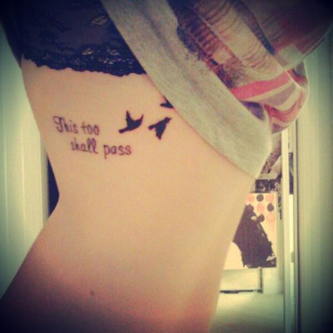 "This too shall pass" black birds tattoo on ribcage Tattoos Rib Cage, Tattoos With Birds, Side Quote Tattoos, Rib Tattoo Quotes, Cage Tattoos, Rib Tattoos For Women, Black Bird Tattoo, Ribcage Tattoo, Quote Tattoos