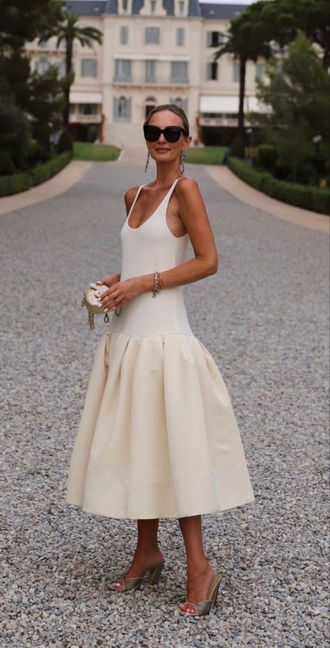 Sum Dresses, Casual Bride, Simplicity Fashion, Smart Casual Women, Quoi Porter, Classy Dress Outfits, Dropwaist Dress, Wedding Dress Inspiration, Custom Dresses