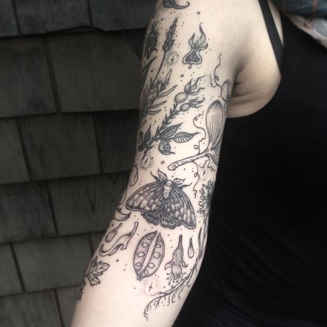 Had so much fun adding to Sarah’s botanical sleeve. Thanks so much! The upper bits are healed from a year ago. . . . . #drawingwolftattoo… Botanical Tattoo Sleeve, Botanisches Tattoo, Nikko Hurtado, Tattoo Sleeve Filler, Christian Sleeve Tattoo, Nature Tattoo Sleeve, Girls With Sleeve Tattoos, Full Sleeve Tattoo Design, Insect Tattoo