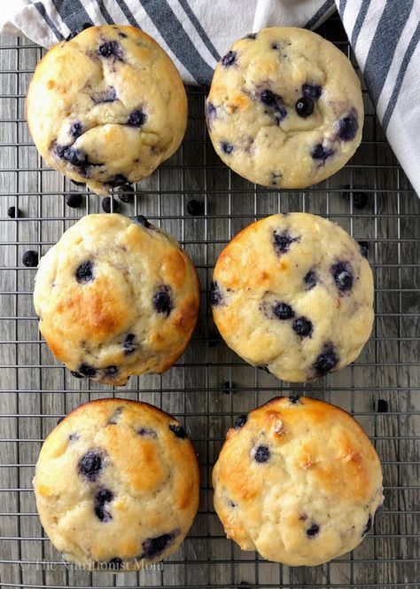 Indulge in the wholesome goodness of blueberry protein muffins, crafted by a nutritionist mom. Perfect for a nutritious snack or a satisfying breakfast, these muffins blend delicious flavors with a boost of protein to keep you energized throughout the day. Breakfast Muffins Protein, Muffins Aesthetic, Protein Powder Muffins, Protein Breakfast Muffins, Muffins Protein, Croissants Breakfast, Low Fat Muffins, High Protein Muffins, Blueberry Protein Muffins