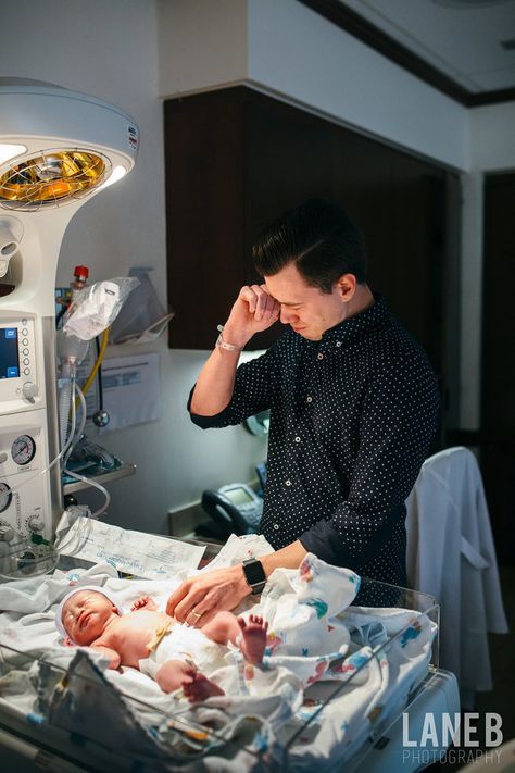 29 Magical Photos Of Dads In The Delivery Room | HuffPost Delivery Room Pictures, Delivery Room Photography, Delivery Room Photos, Baby Hospital Photos, Foto Kelahiran, Newborn Hospital Pictures, Newborn Hospital Photography, Baby Hospital Pictures, Hospital Photos Newborn