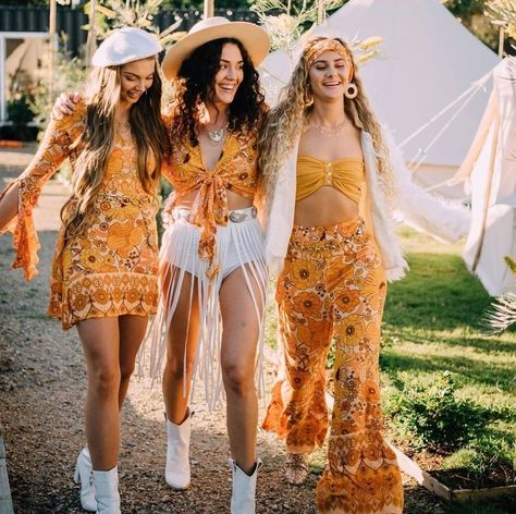 70s Fashion Disco Parties, Woodstock Outfit, Hippy Costume, Disco Party Outfit, Boho Bachelorette Party, Hippie Costume Halloween, Looks Hippie, 70s Inspired Outfits, Hippie Party