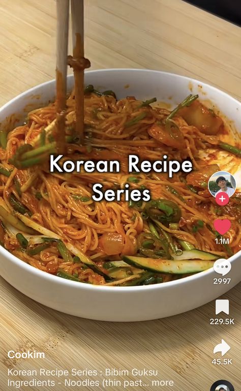 Bibim Guksu, Korean Food Side Dishes, Koreansk Mat, Ramen Recipes Easy, Noodle Recipes Easy, Tasty Recipes Videos, Style Evolution, Quick Recipes Snacks, Healthy Food Dishes