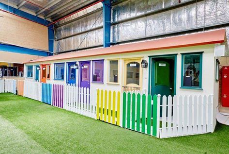 Open Dog Kennel, Dog Daycare Lobby Ideas, Luxury Dog Spa, Doggy Day Care Ideas, Dog Spa Ideas, Doggy Daycare Aesthetic, Doggie Daycare Ideas, Dog Hotel Rooms, Dog Daycare Ideas