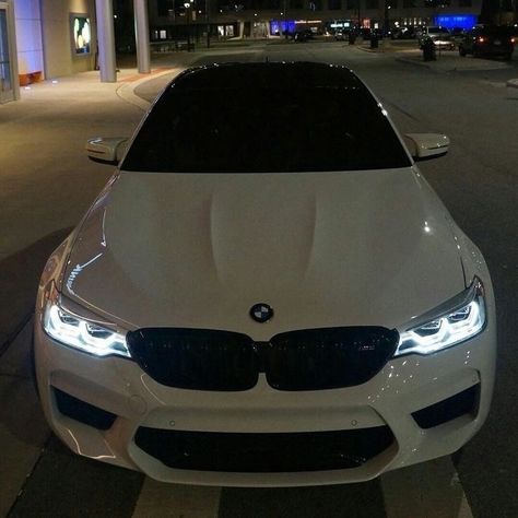 Serie Bmw, Image Moto, Dream Cars Bmw, Bmw Wallpapers, Lux Cars, Bmw Mini, Classy Cars, Pretty Cars, Electric Vehicles