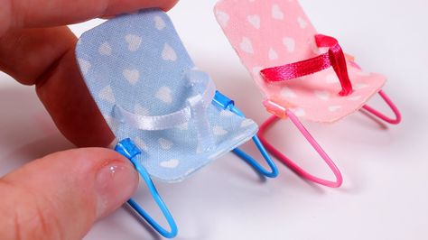 Pacifier Diy, Barbie Bebe, Baby Doll Furniture, Doll Suitcase, Barbie Diy Accessories, Miniature Clothes, Diy Barbie House, Accessoires Barbie, Diy Dolls