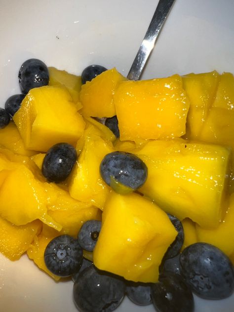 #blueberry #mango #fruit #fruitbowl #healthyfood Blueberry Mango, Mango Fruit, Fruit Bowl, Healthy Food, Mango, Healthy Recipes, Fruit