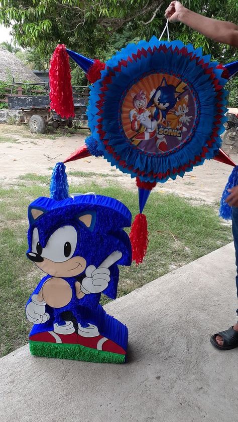 180 ideas de decoración para Fiesta Sonic Sonic Pinata Diy, Sonic The Hedgehog Pinata, Sonic 5th Birthday, Sonic Centerpieces Birthday Parties, Sonic Pinata, Sonic Birthday Party Ideas, Sonic The Hedgehog Birthday Party, Sonic Birthday Cake, Sonic Cake