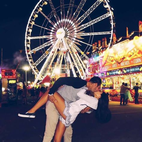 Photos Couple Mignon, Halloween Costume Couple, Couple Tumblr, Mode Poses, Carnival Date, Machine Video, Smart Robot, Goals Pictures, Boyfriend Goals