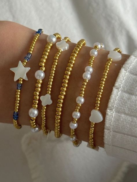 Boho Bracelets Diy, Wire Bracelets Diy, Gold Bead Bracelet, Yarn Bracelets, Homemade Bracelets, Preppy Bracelets, Diy Beaded Bracelets, Bow Bracelet, Clay Bracelet