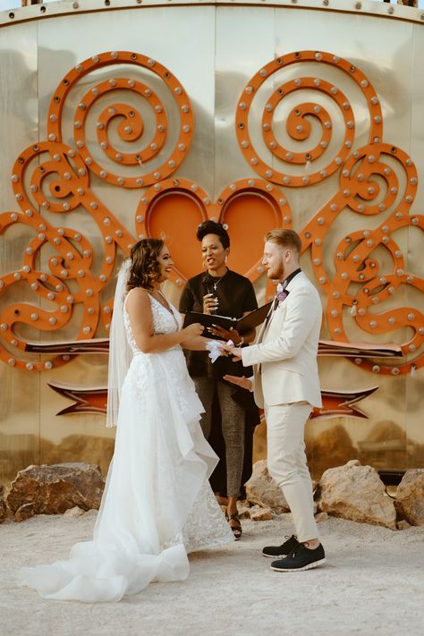 Neon Museum Wedding, The Neon Museum, Museums In Las Vegas, Neon Museum, Focus Photography, Museum Wedding, La Wedding, Vegas Wedding, Wedding Backdrop