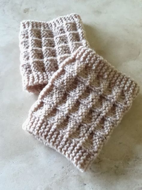 Kriskrafter: Free Knit Pattern! 2-Needle Boot Toppers / Cuffs Boot Cuff Pattern, Crochet Boot Cuffs, Knitted Boot Cuffs, Boot Toppers, Crochet Boots, Knit Boots, Boot Cuffs, Pattern Tutorial, Yarn Projects