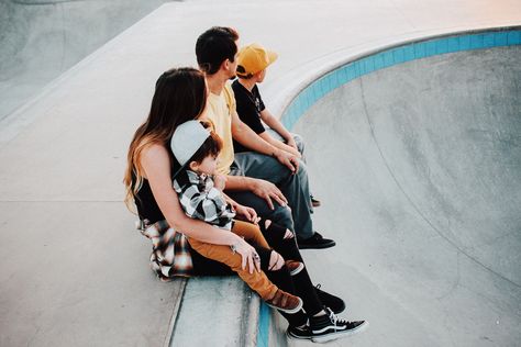 Family photos at the skatepark.  Rocio Rivera Photography Skateboard Photos, Skate Ramp, Skate Aesthetic, Beach Family Photos, Park Models, Model Call, Mom Son, Skate Park, Family Photoshoot