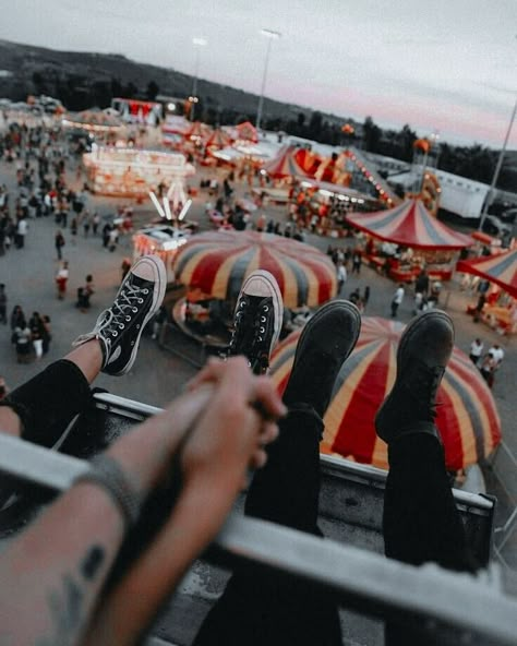 Carnival Date, Gift Basket Ideas For Couples, Saints Row, Aesthetic Couple, Bff Photoshoot Poses, Ideas For Couples, Gift Basket Ideas, Celebrate Love, Cute Couples Photos