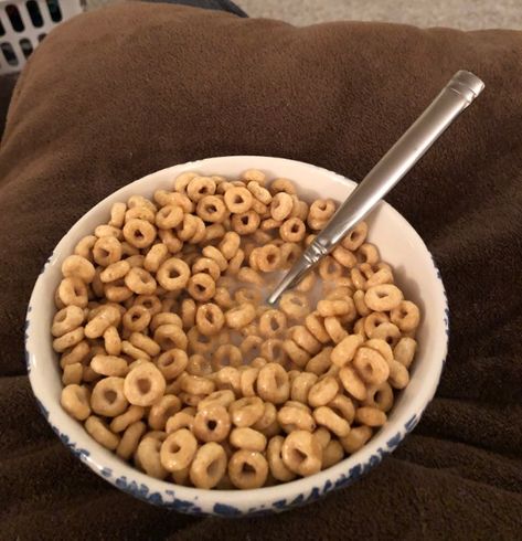 Heart Cereal, Honey Cereal, Milk Cereal, Cheerios Cereal, Scary Food, Honey Nut Cheerios, Bowl Of Cereal, Healthy Food Dishes, Food Babe